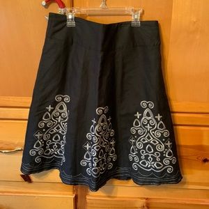 NWOT connection 18 black skirt with appliqué. Size medium.
